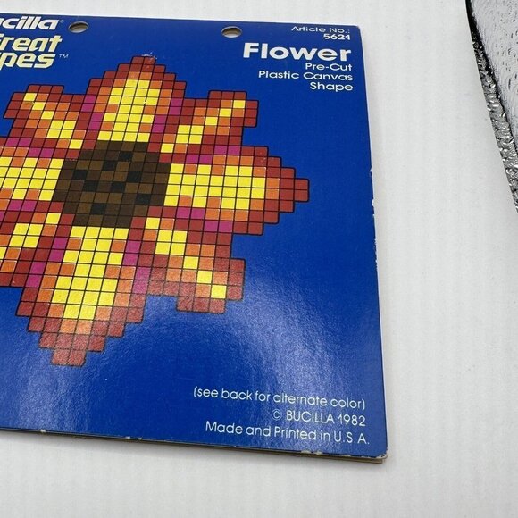 Vintages Bucilla Great Shapes 1982 Pre-Cut Plastic Canvas Shapes Flower No 5621 - Picture 3 of 9